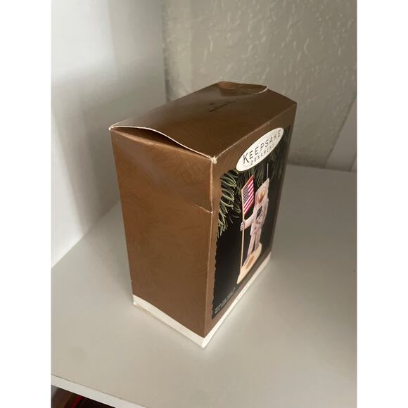 Astronaut Ornament Hallmark Keepsake 1994 The Eagle Has Landed Ornament - Picture 5 of 6